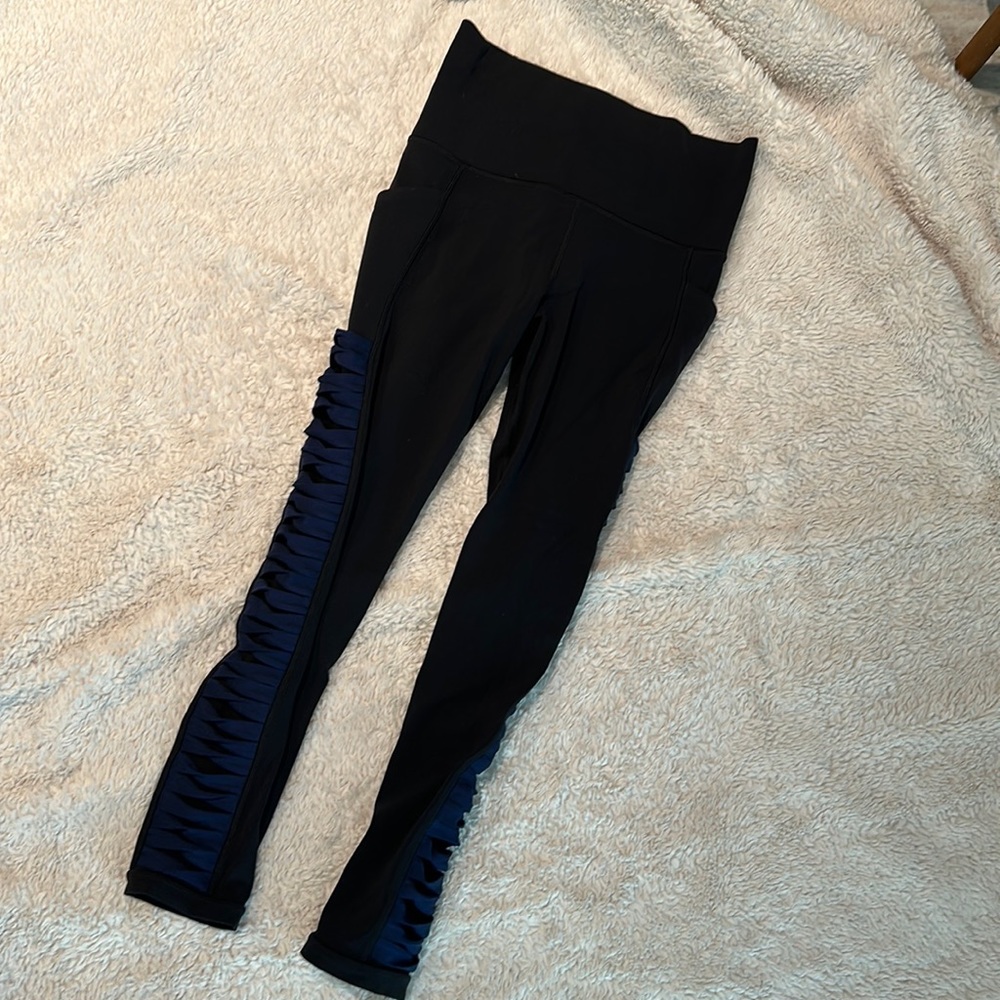 Athleta Salutation 7/8 tight in Powervita